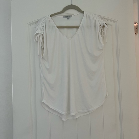 White tshirt - Picture 1 of 3